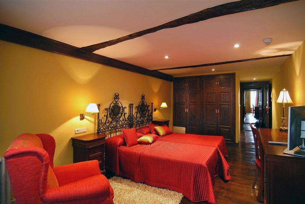 Hostal Santo Grial Santiago de Compostela Exterior foto